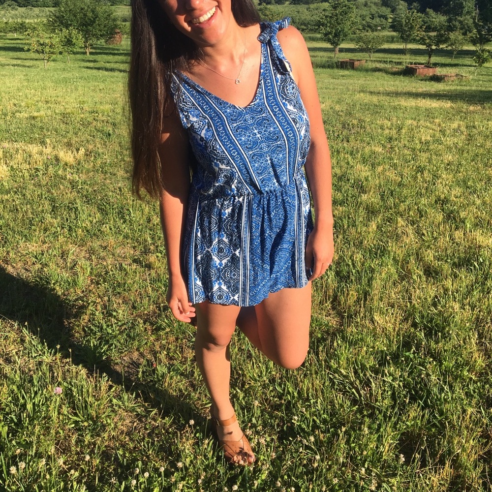 Francesca’s Blue and White Paisley Romper Size M